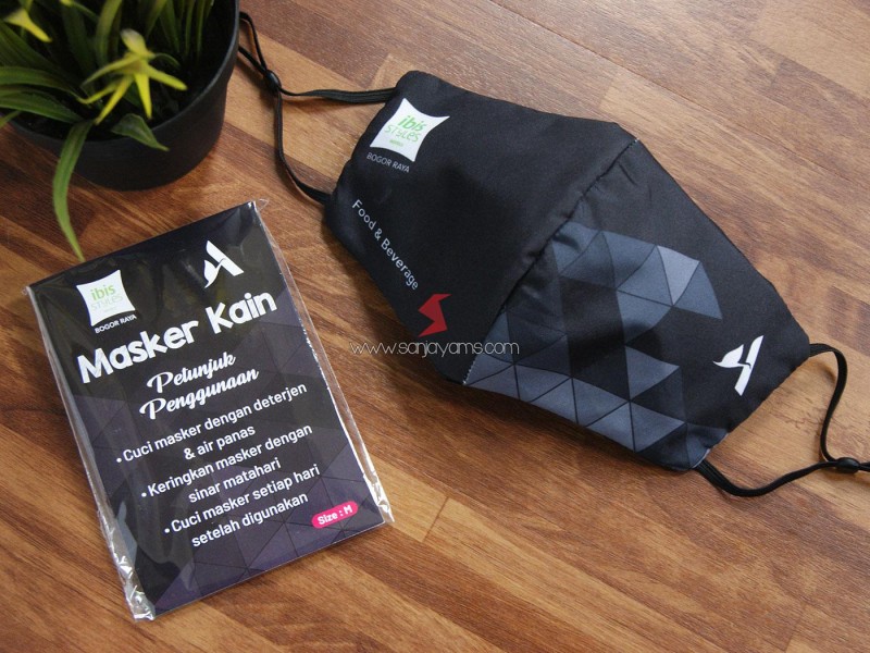 Cetak Masker Kain Printing Premium Ibis Hotel dengan Stopper