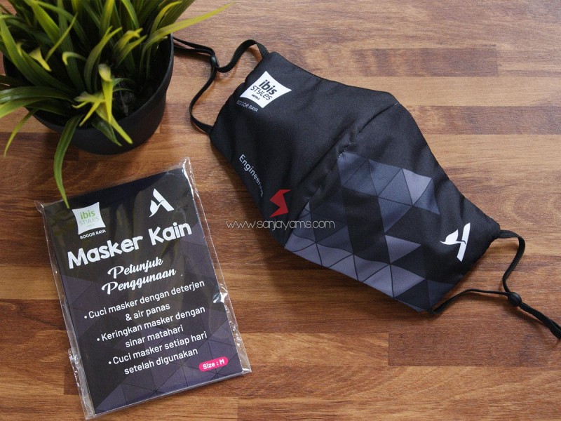 Cetak Masker Kain Printing Premium Ibis Hotel dengan Stopper