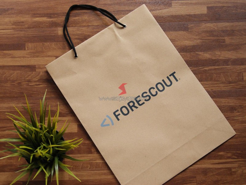 Hasil cetak paper bag untuk perusahaan Forescout