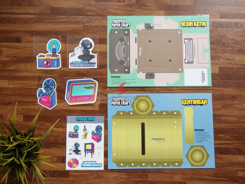 Souvenir Sticker & Papercraft - Museum Penerangan